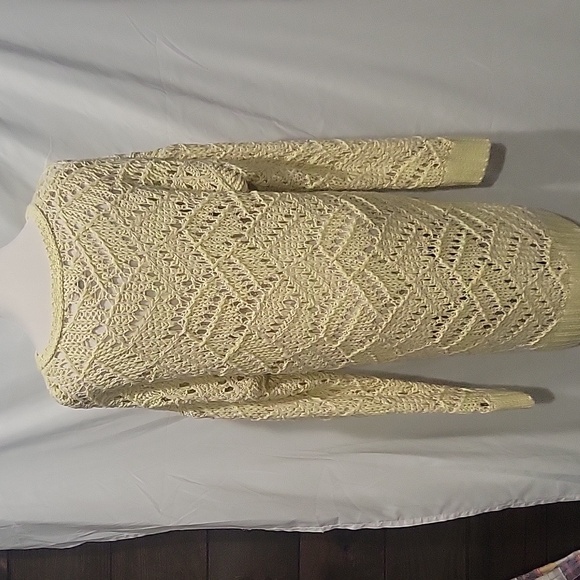 Yellow crochet tunic sweater!  Great cover up - Picture 5 of 5
